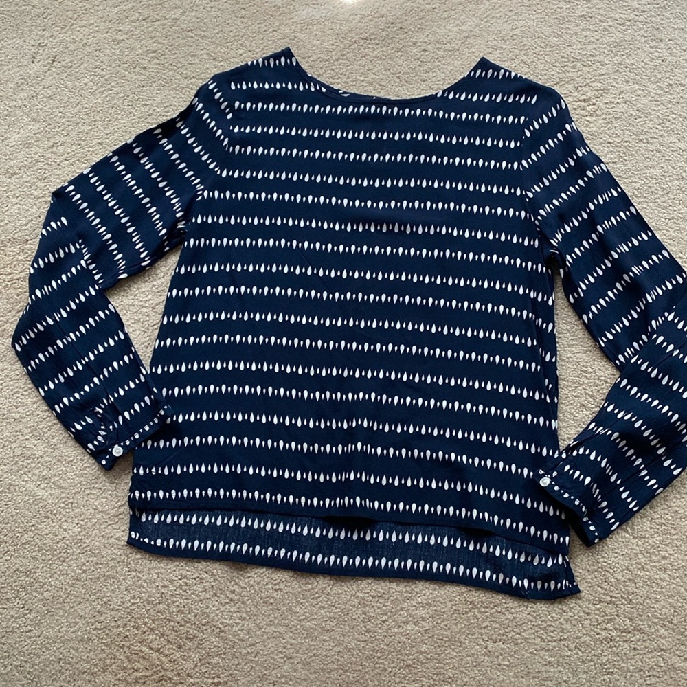 Gap XS Navy and white Tear drop long sleeve blouse